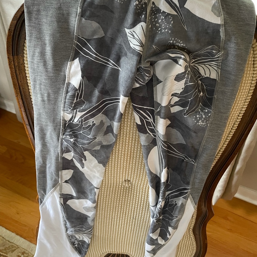 Athleta gray & white leggings xxs.